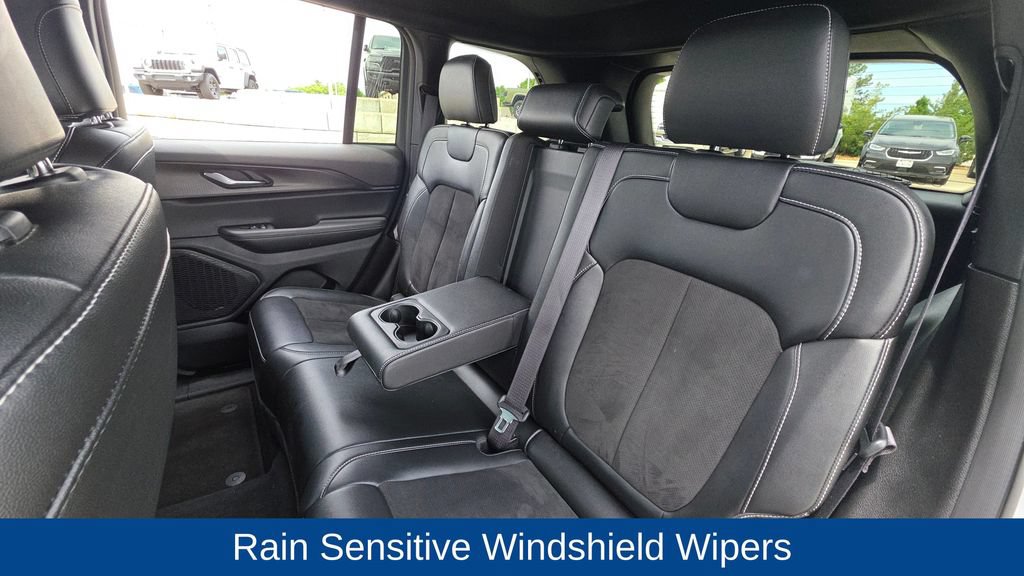Used 2025 Jeep Grand Cherokee Altitude AWD/4WD image 19