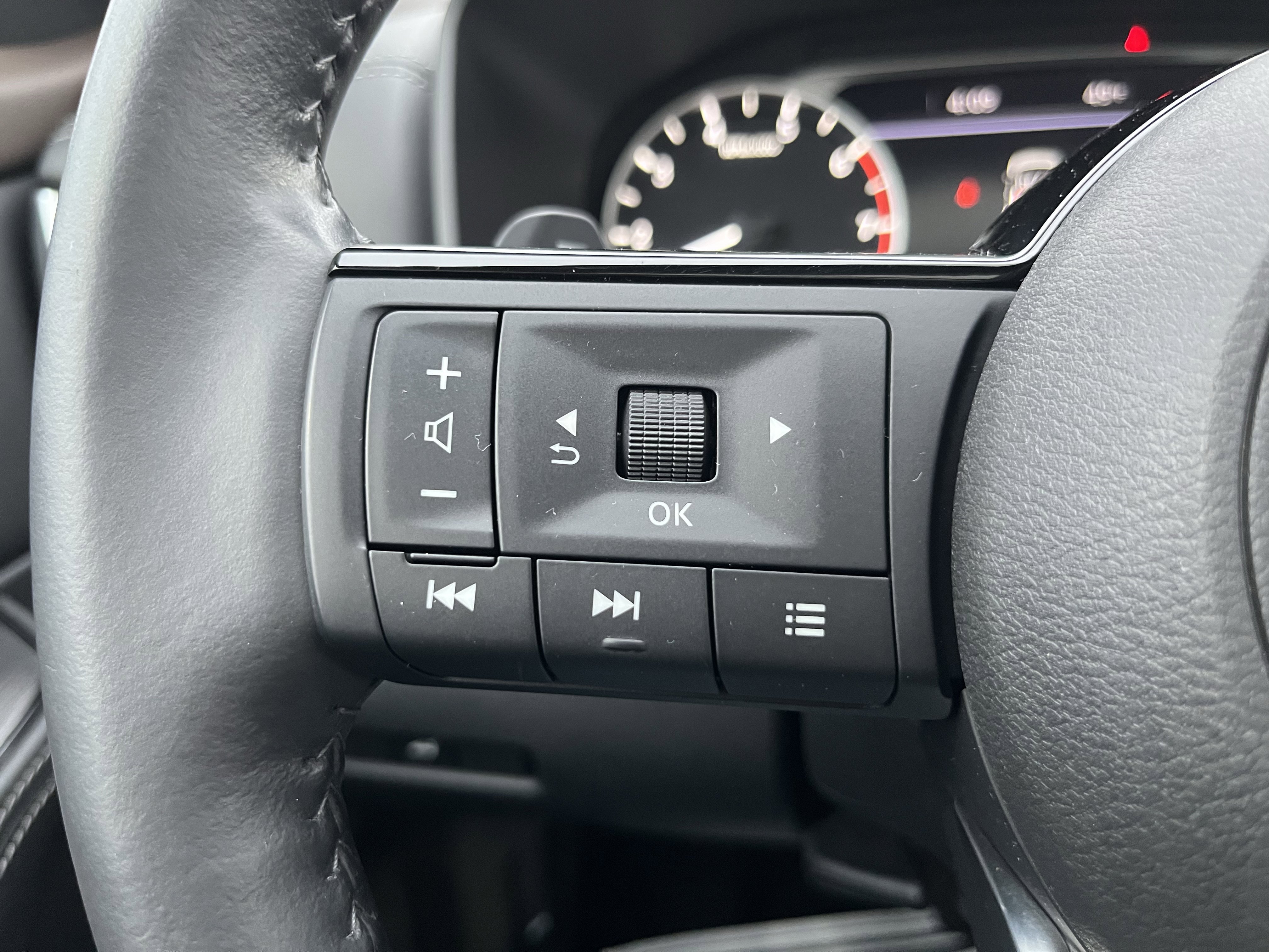 Used 2023 Nissan Rogue SL w/ SL Premium Package image 23