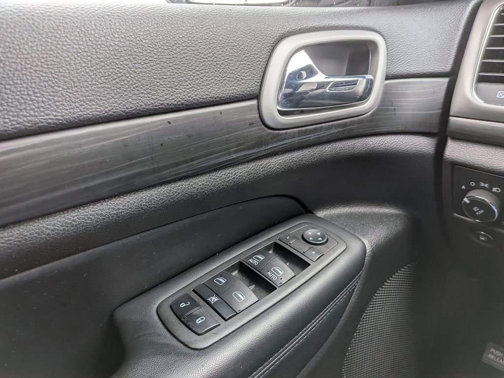 Used 2022 Jeep Grand Cherokee Laredo X image 28