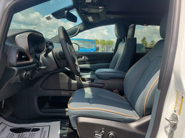 New 2027 Chrysler Pacifica Pinnacle w/ Theater Group FWD image 12