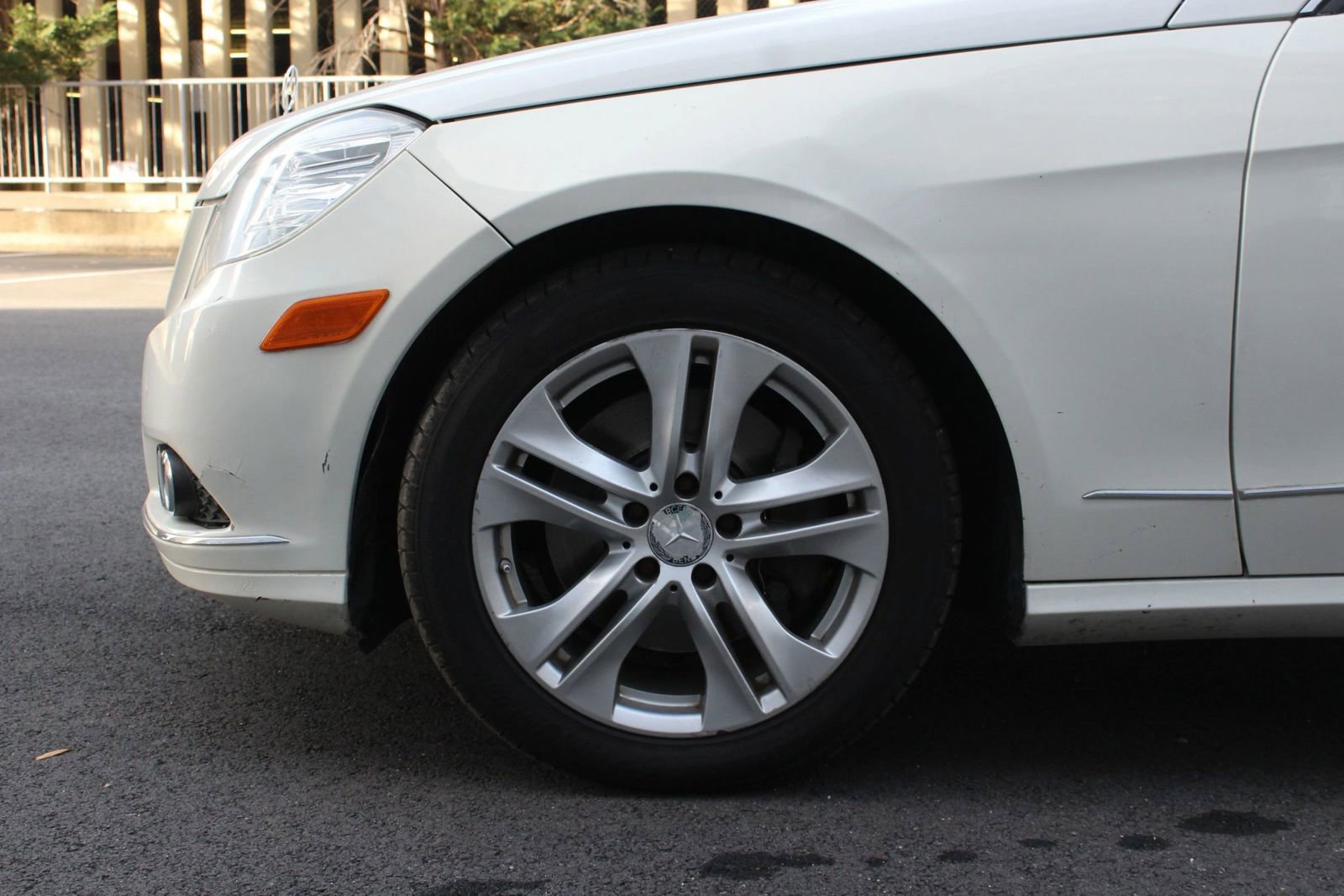 Used 2011 Mercedes-Benz E 350 4MATIC Sedan image 4