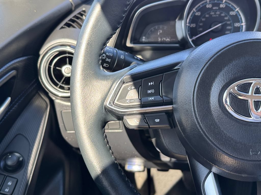 Used 2020 Toyota Yaris XLE FWD image 11