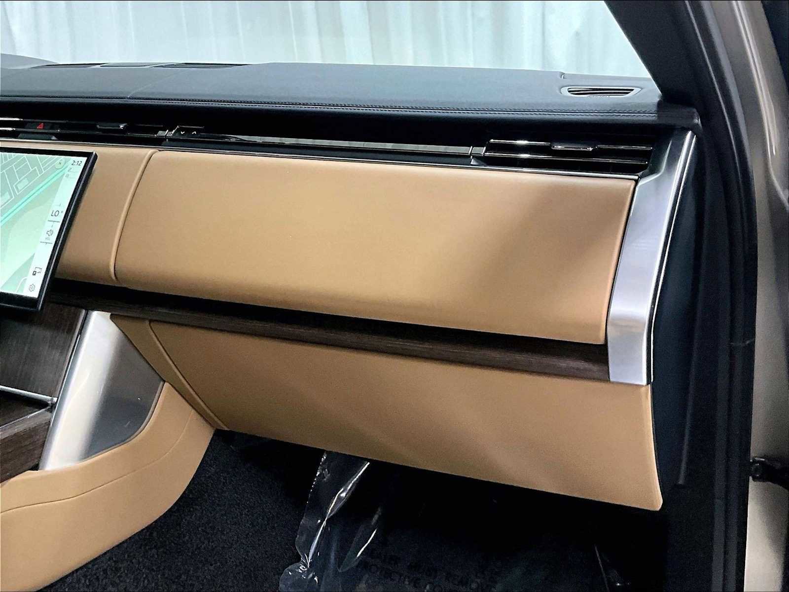 Used 2025 Land Rover Range Rover SE image 27