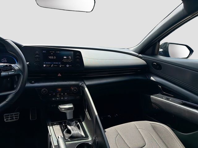 Certified 2025 Hyundai Elantra Sport FWD image 22