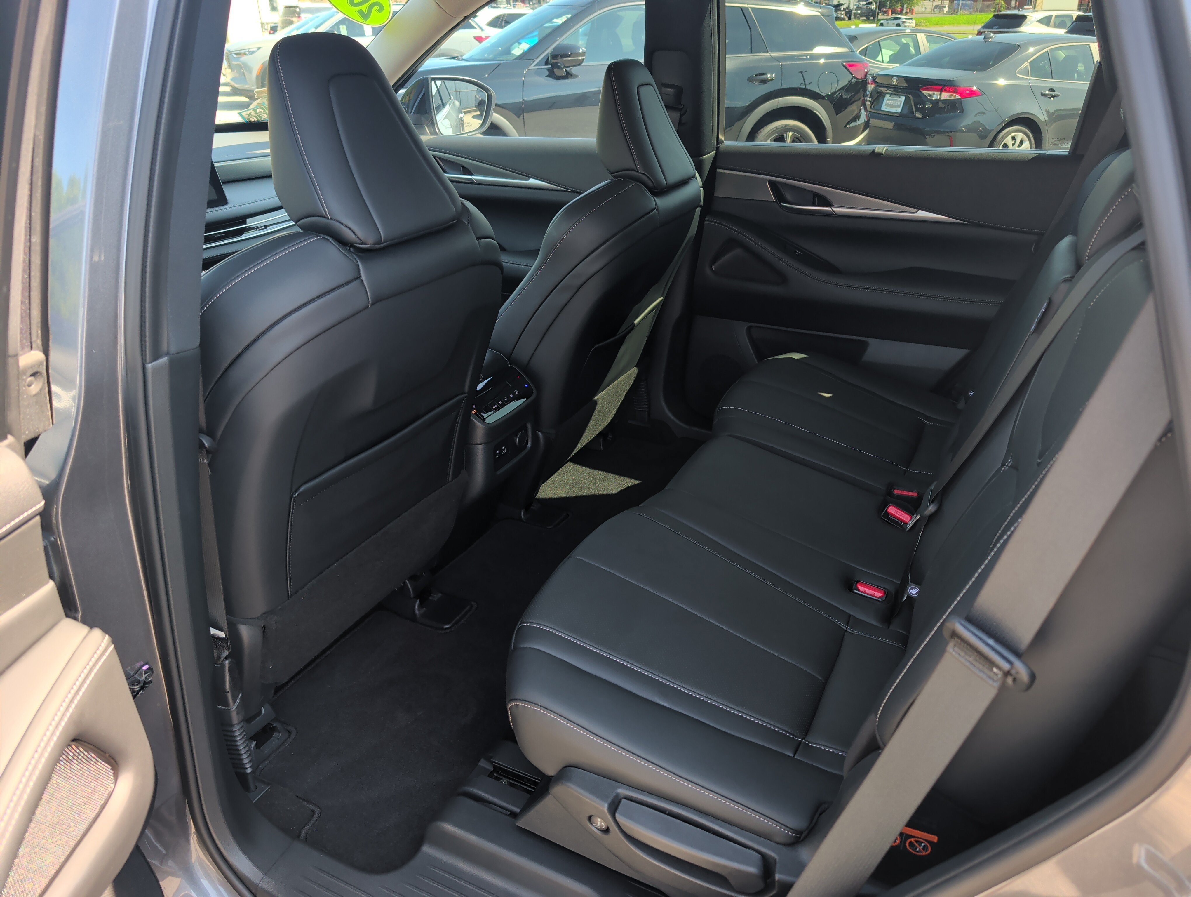 Used 2023 INFINITI QX60 Luxe w/ Cargo Package FWD image 9