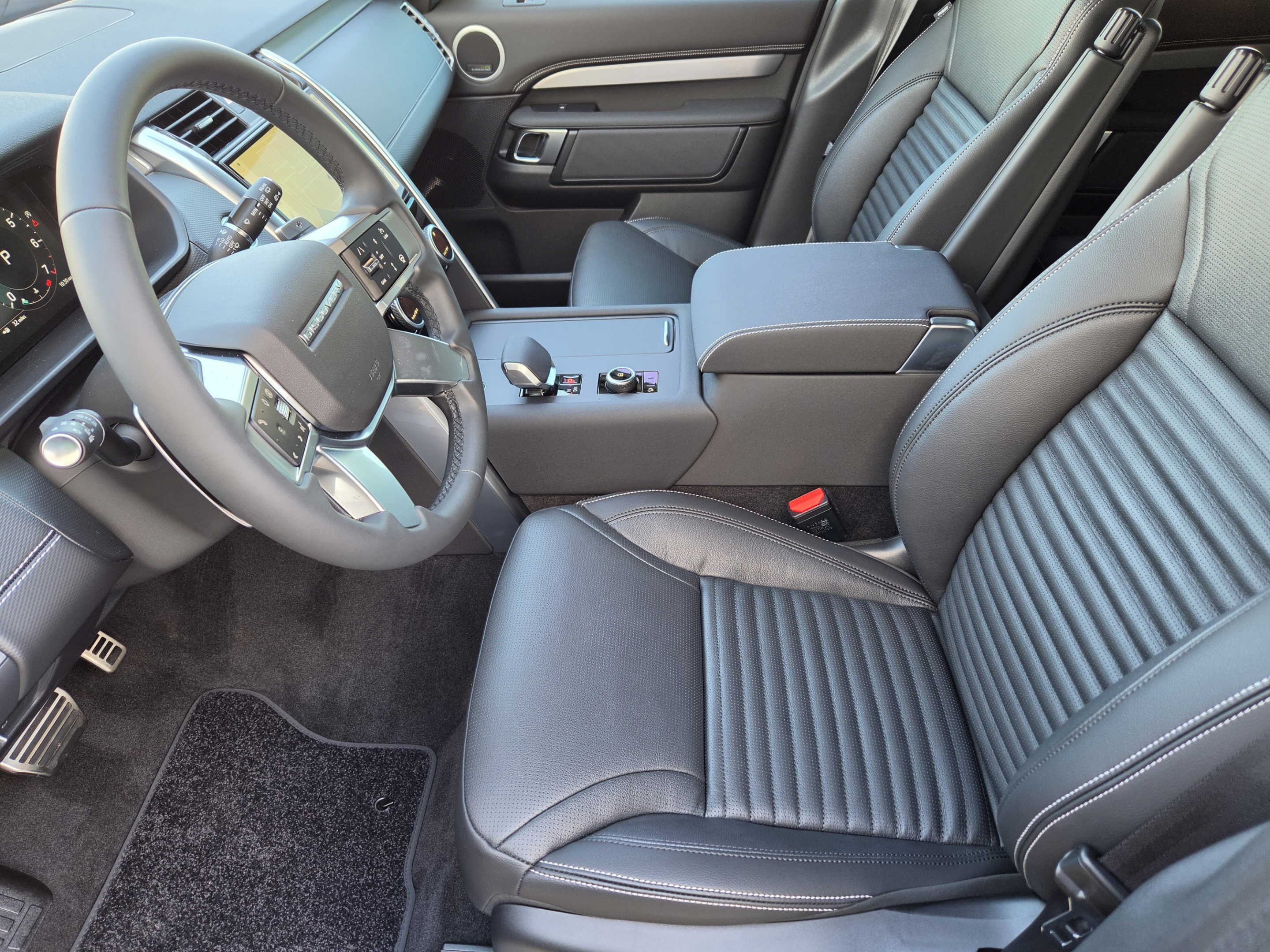New 2026 Land Rover Discovery Dynamic SE AWD/4WD image 8