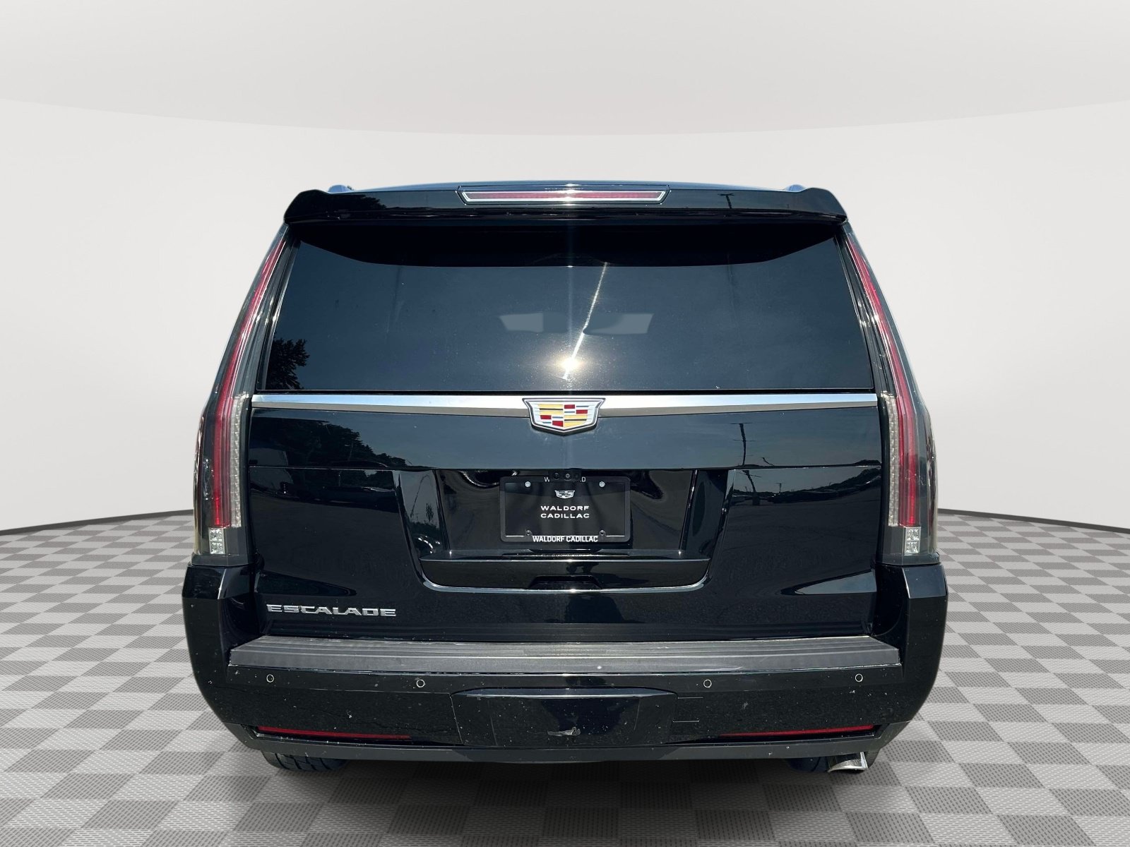 Used 2019 Cadillac Escalade Premium Luxury w/ LPO, Radiant Package AWD/4WD image 5