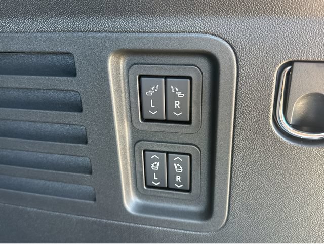 New 2026 GMC Acadia Denali Ultimate w/ LPO, Floor Liner Package AWD/4WD image 32