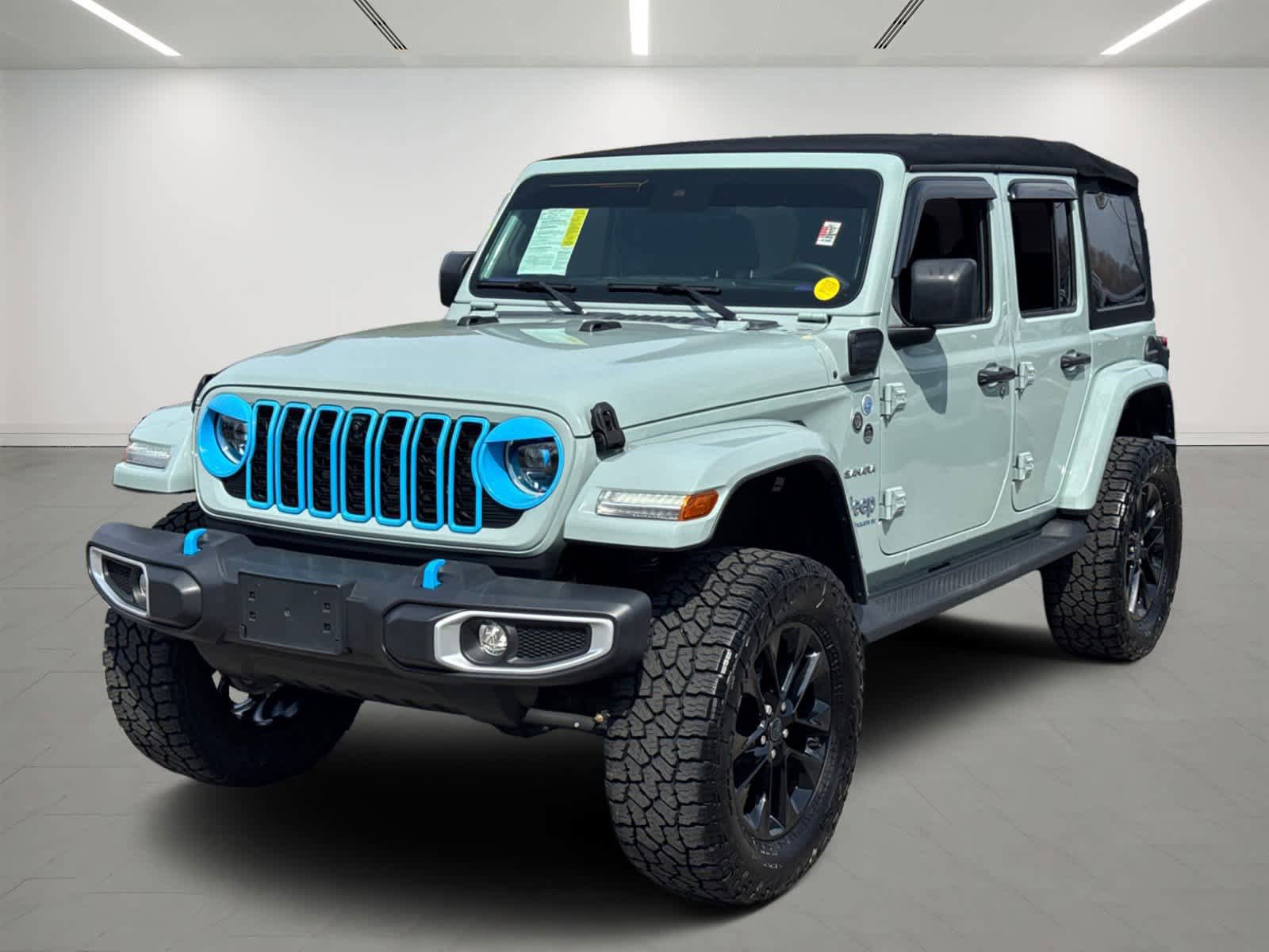 Used 2024 Jeep Wrangler Unlimited Sahara w/ Technology Group AWD/4WD image 1