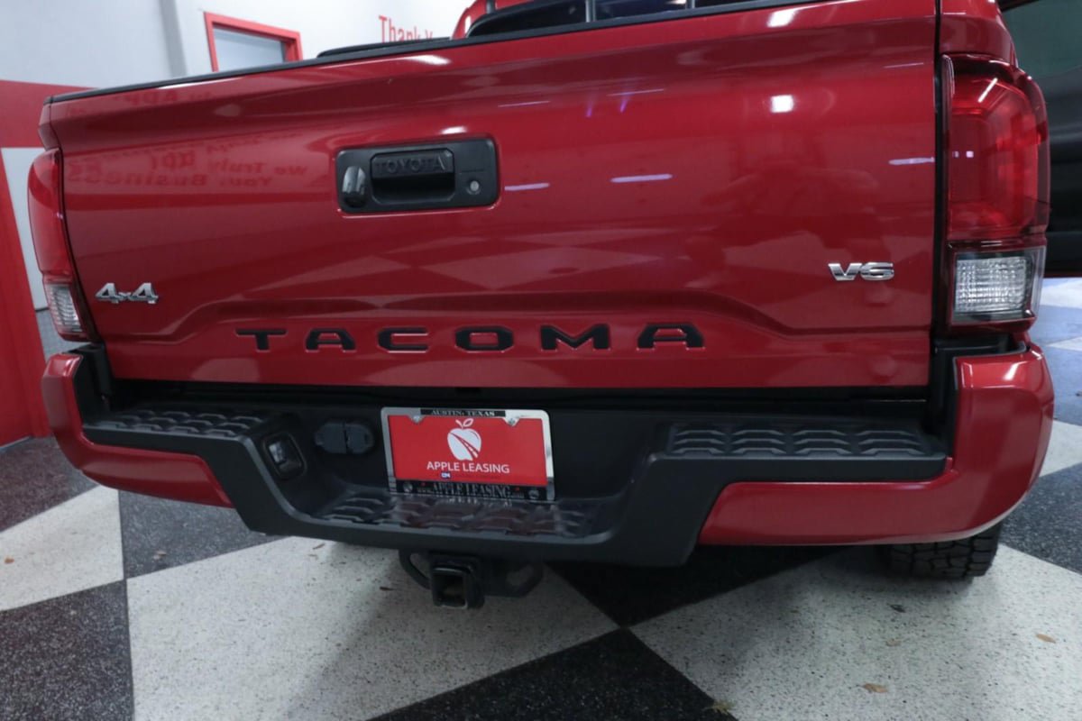 Used 2023 Toyota Tacoma SR AWD/4WD image 29