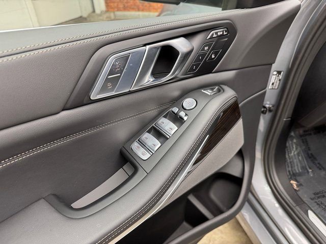 Used 2026 BMW X7 xDrive40i AWD/4WD image 11