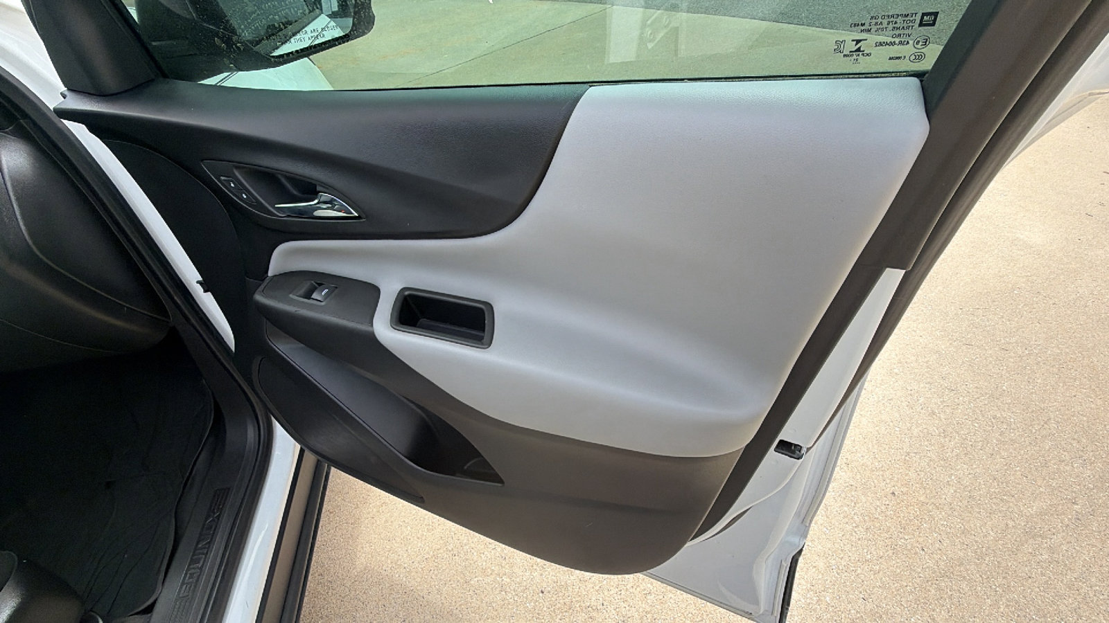 Used 2022 Chevrolet Equinox LS w/ LS Convenience Package image 18