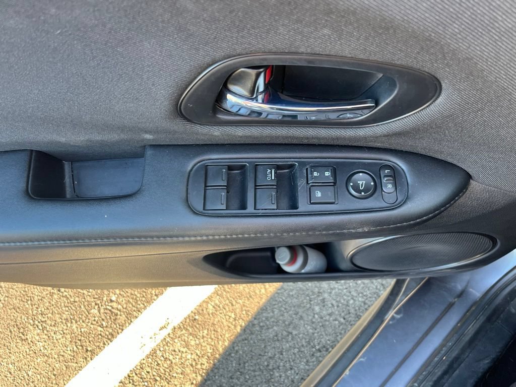 Used 2021 Honda HR-V LX image 11