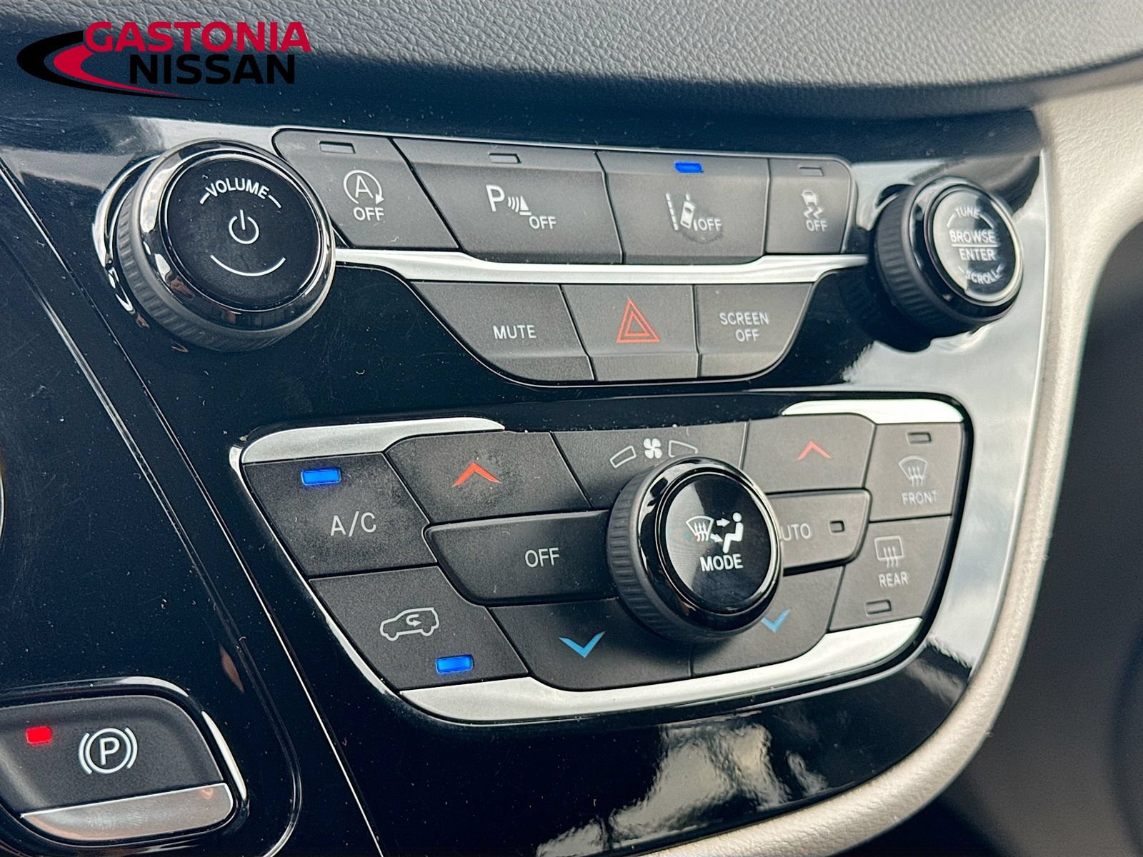 Used 2023 Chrysler Pacifica Touring-L FWD image 19