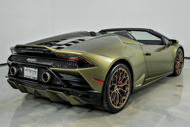 Used 2022 Lamborghini Huracan EVO RWD image 11