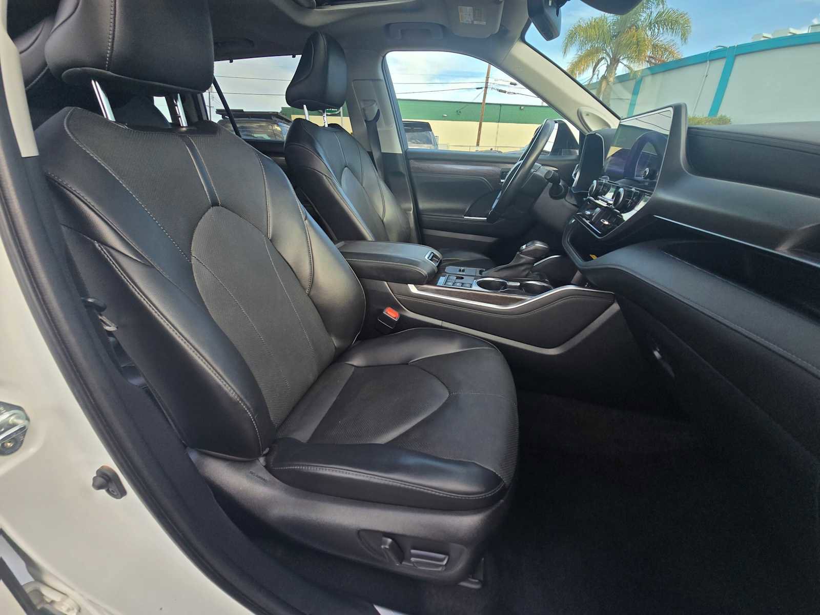 Used 2023 Toyota Highlander Limited image 11