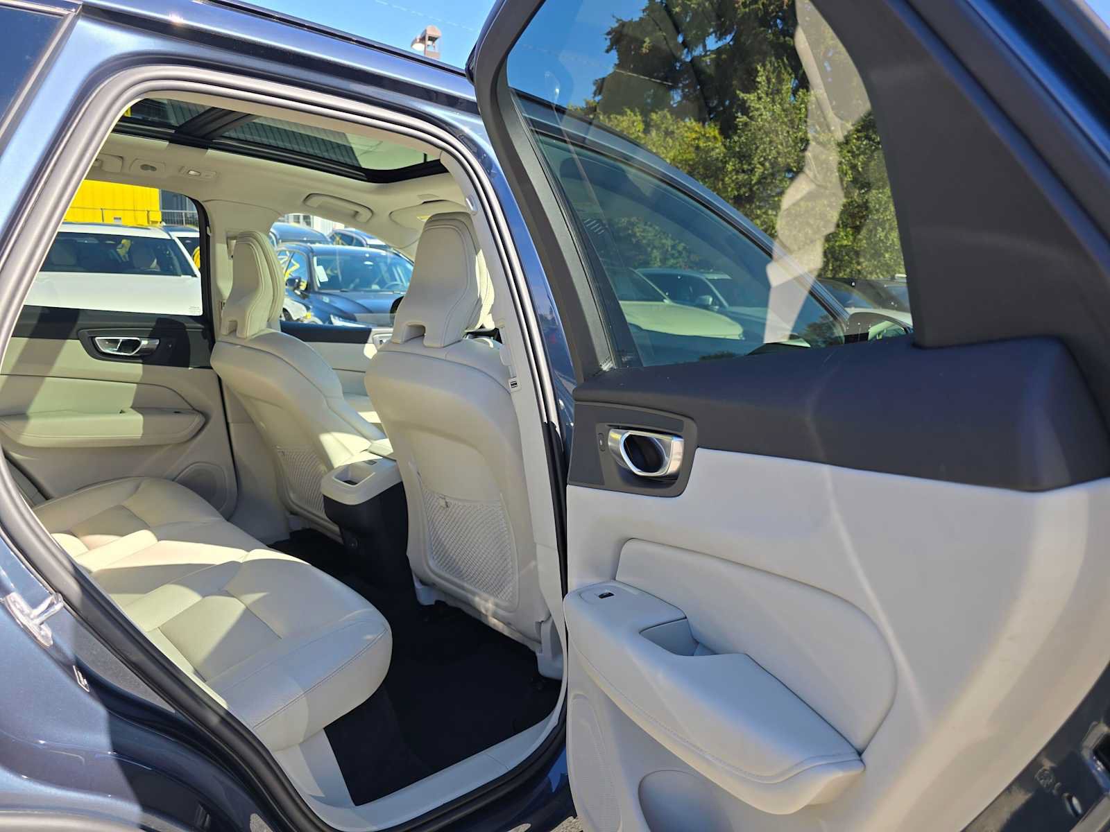 Certified 2024 Volvo XC60 B5 Core w/ Climate Package AWD/4WD image 14