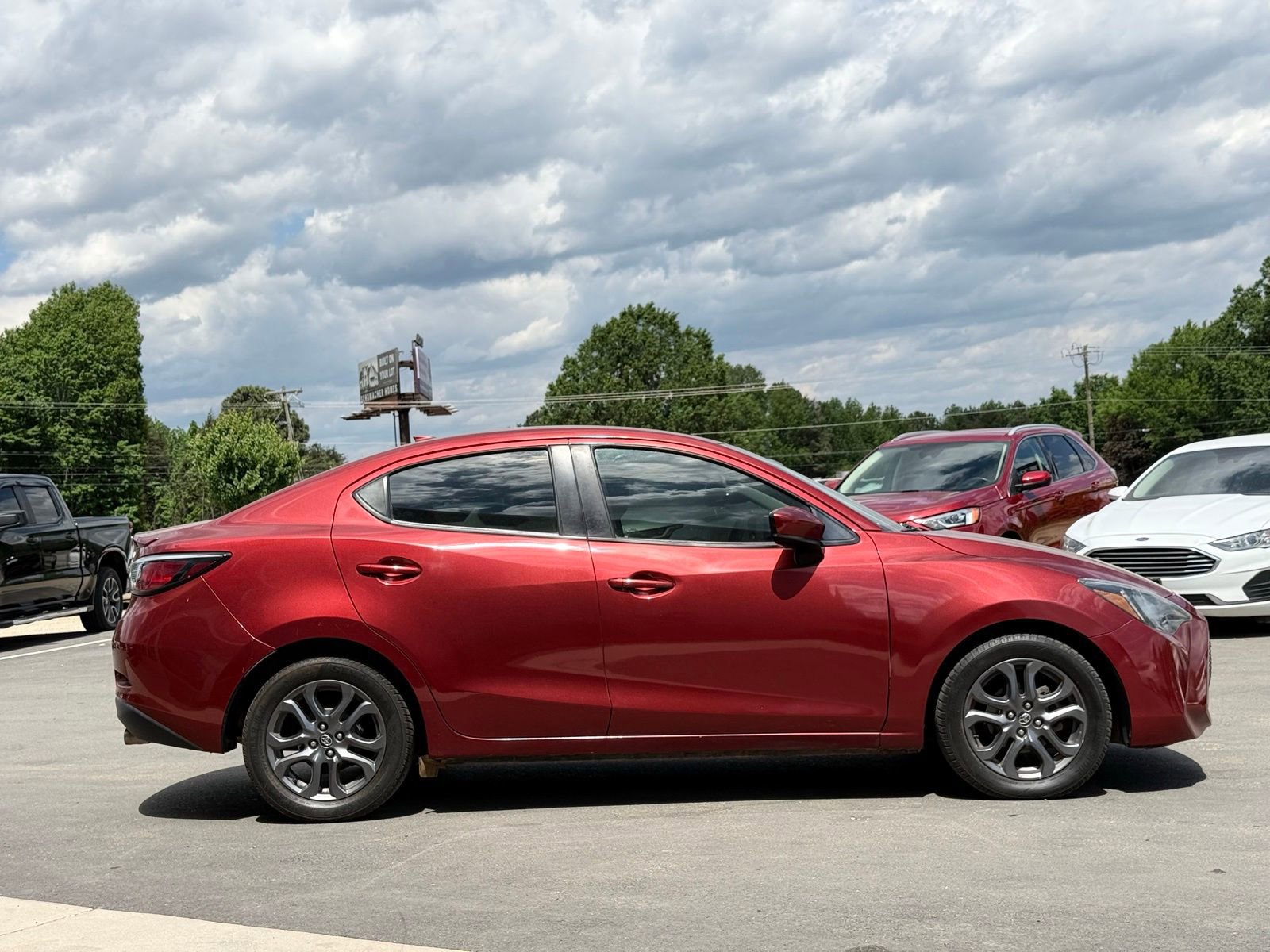Used 2019 Toyota Yaris LE FWD image 7