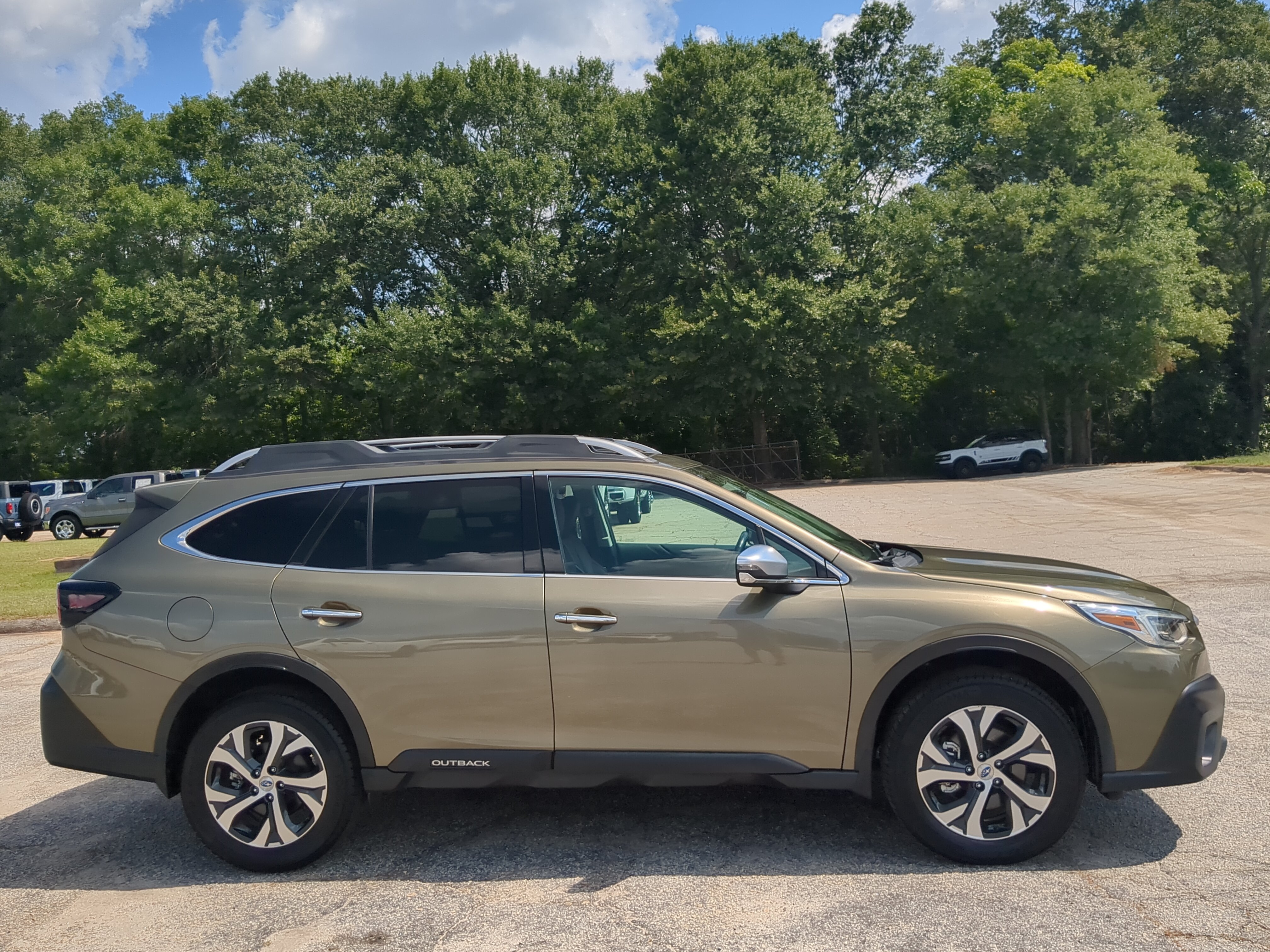 Used 2020 Subaru Outback Touring w/ Popular Package #2 AWD/4WD image 2