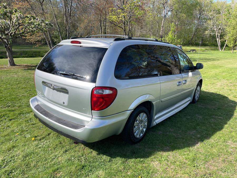 Used 2005 Chrysler Town & Country LX w/ Popular Equipment Group II FWD image 7