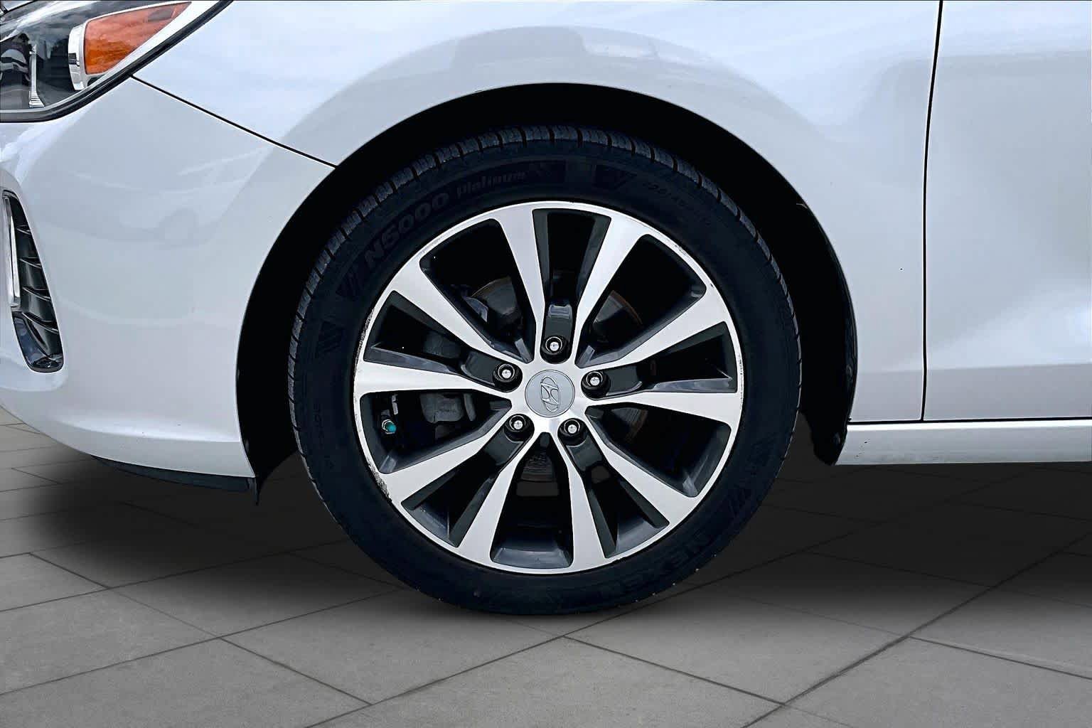 Used 2018 Hyundai Elantra GT w/ Style Package 02 FWD image 10
