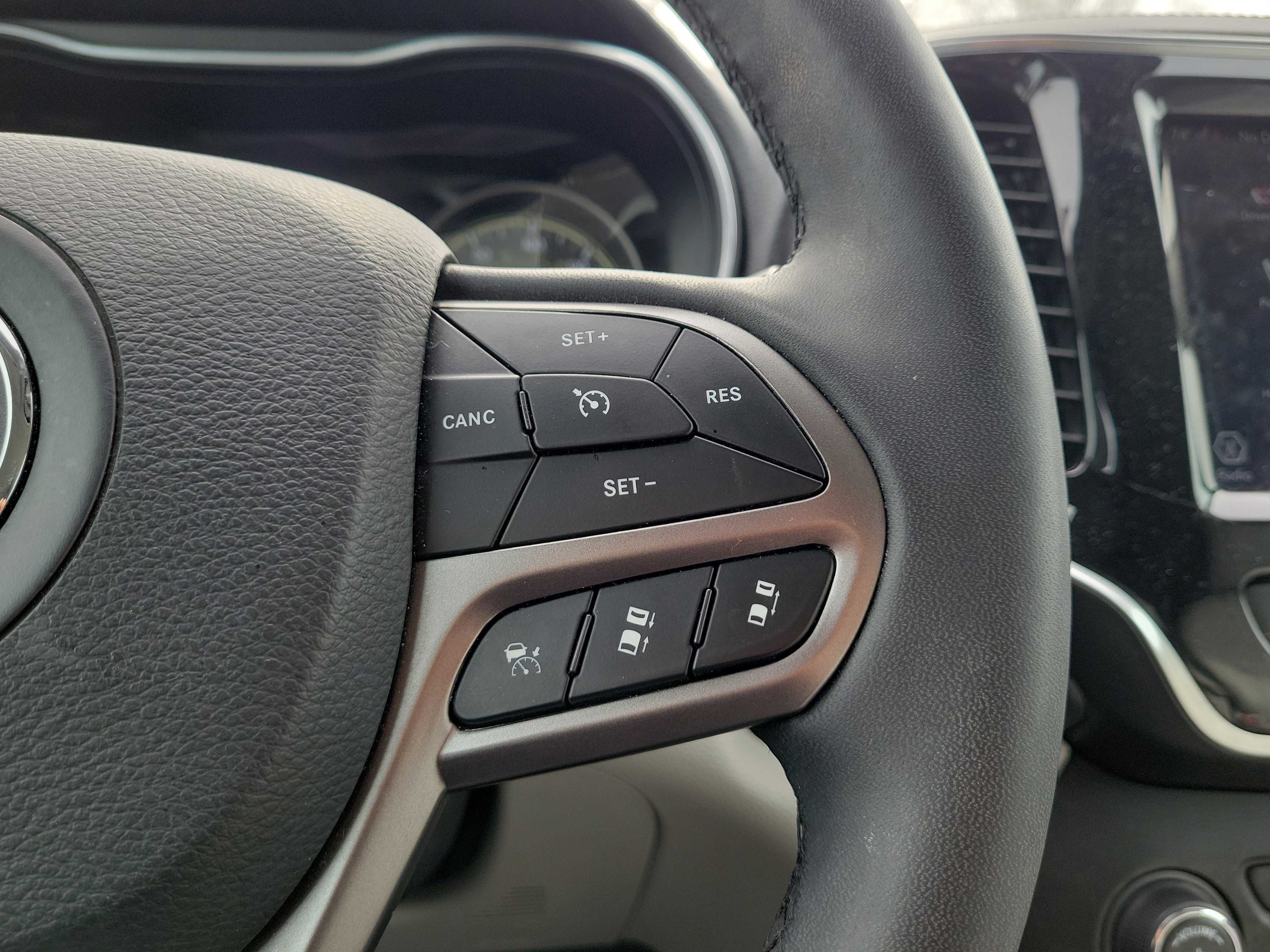 Used 2021 Jeep Cherokee Limited image 25