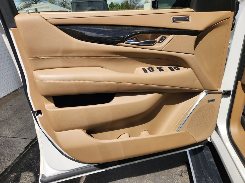 Used 2019 Cadillac Escalade ESV Platinum image 26