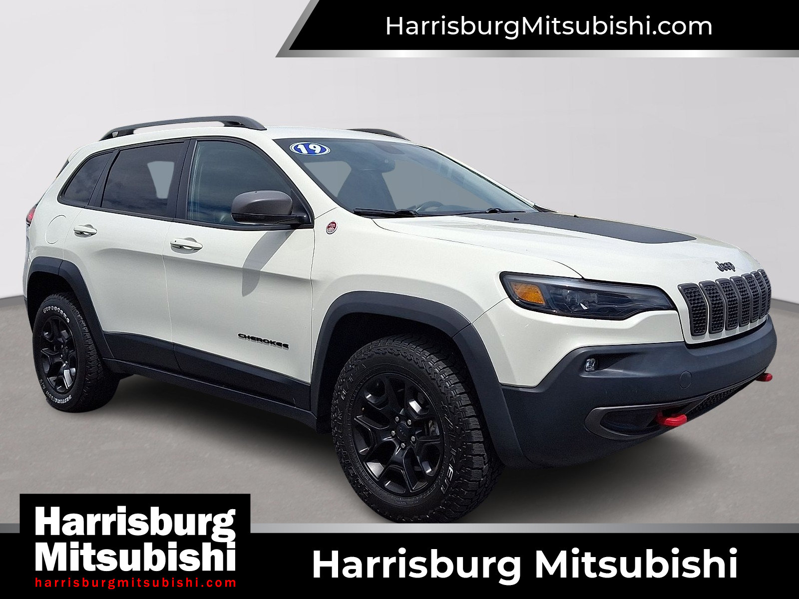 Used 2019 Jeep Cherokee Trailhawk AWD/4WD image 1