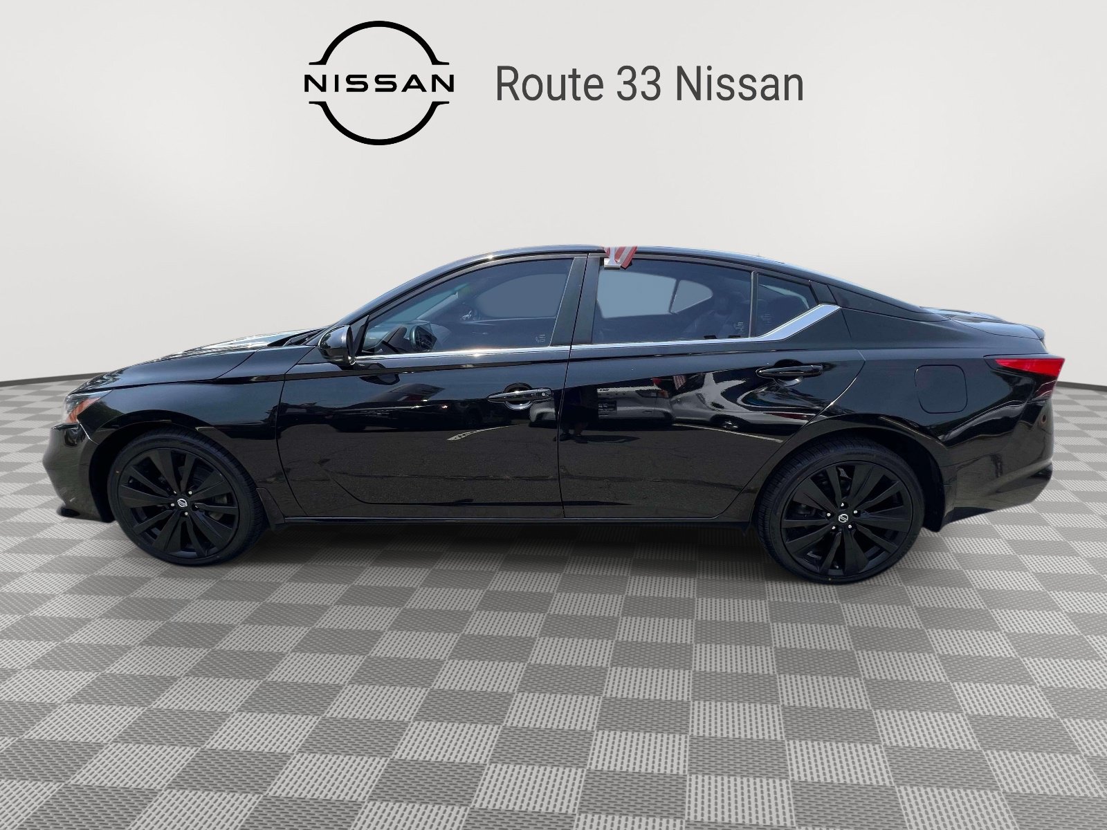 Used 2022 Nissan Altima 2.5 SR w/ Midnight Edition Package AWD/4WD image 5