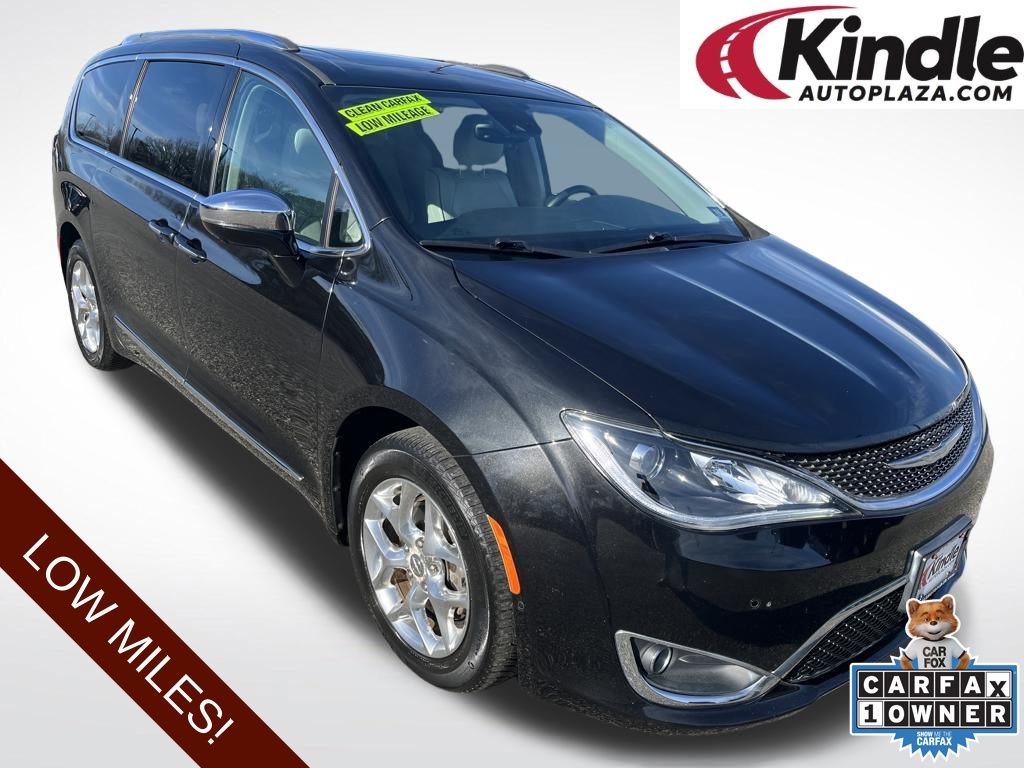 Used 2017 Chrysler Pacifica Limited w/ UConnect Theater Package