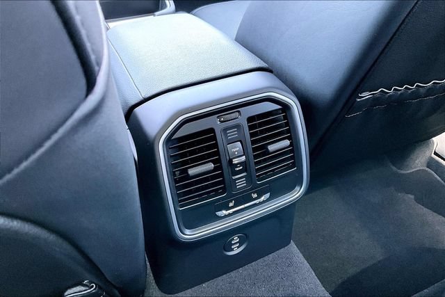 Used 2025 Porsche Macan AWD/4WD image 10