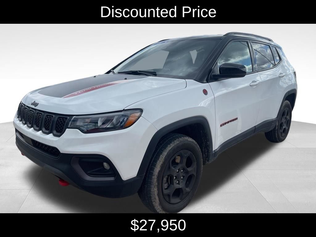 Used 2023 Jeep Compass Trailhawk w/ Trailhawk Convenience Group image 3