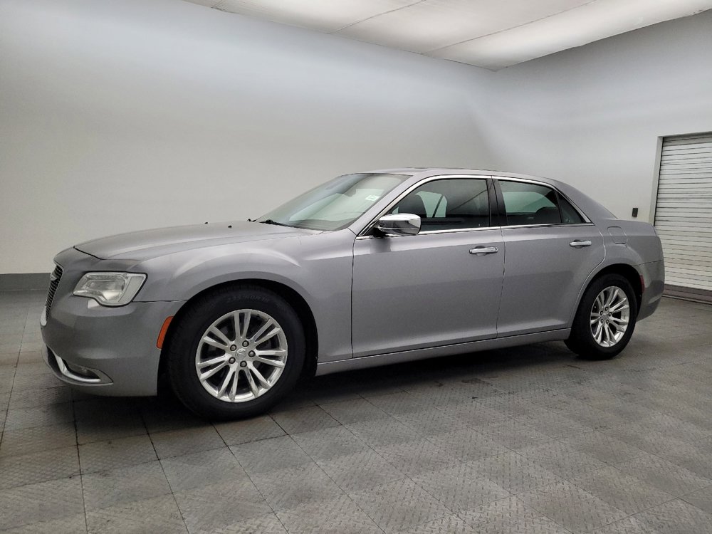 Used 2017 Chrysler 300 C image 2