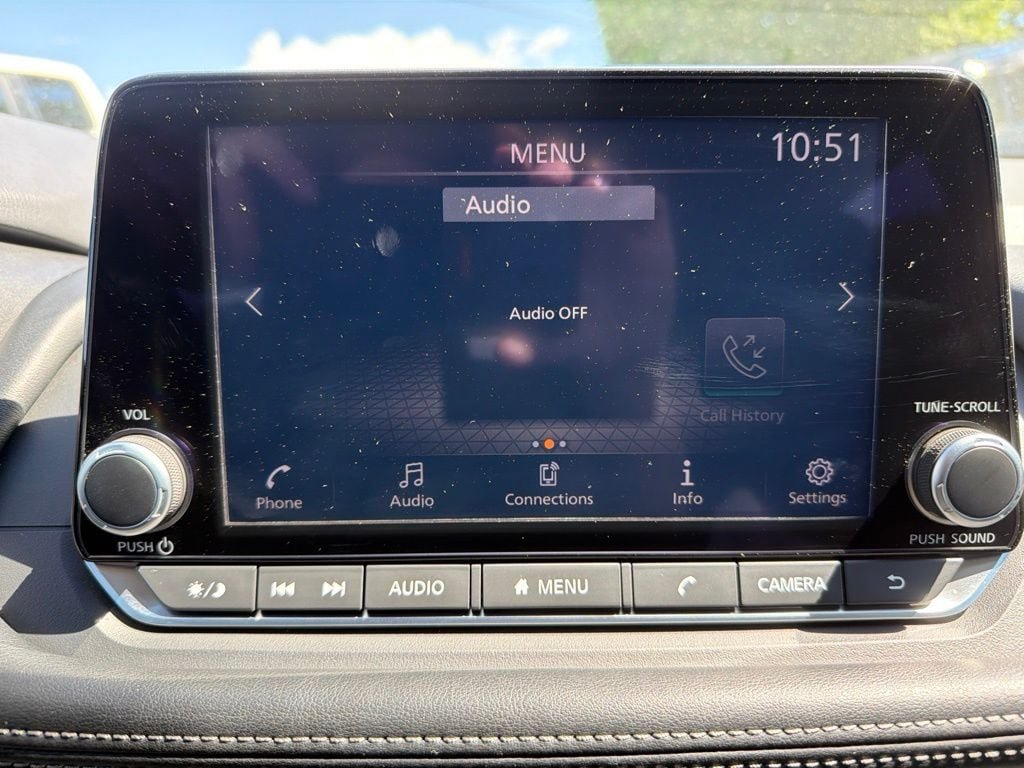 Used 2025 Nissan Rogue S AWD/4WD image 18