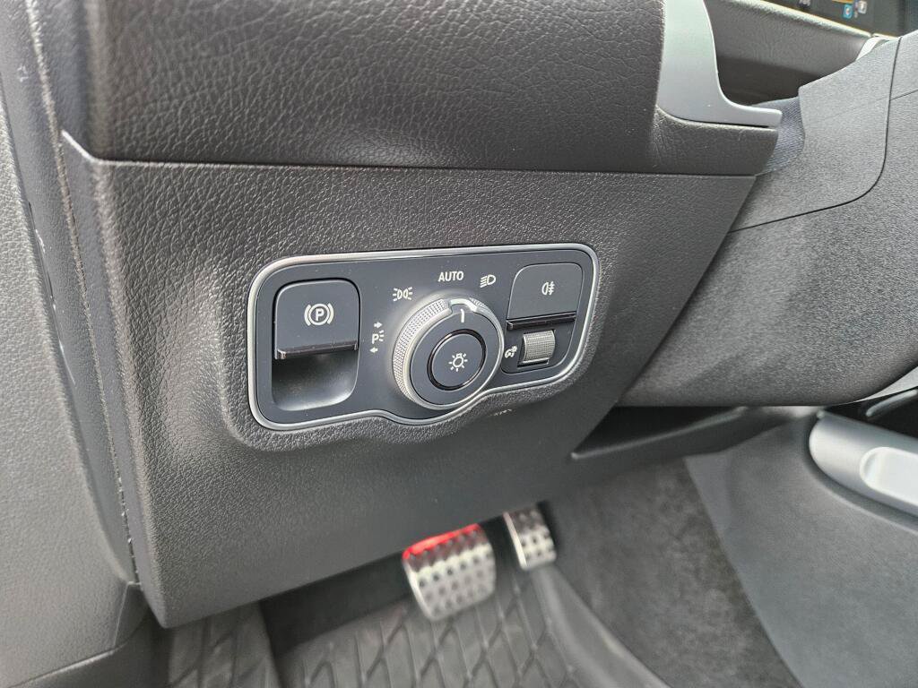 Used 2022 Mercedes-Benz GLB 35 AMG 4MATIC image 22