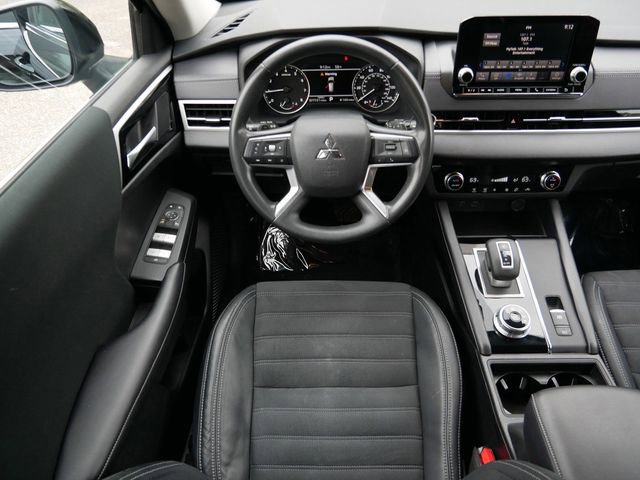 Used 2023 Mitsubishi Outlander ES FWD image 12