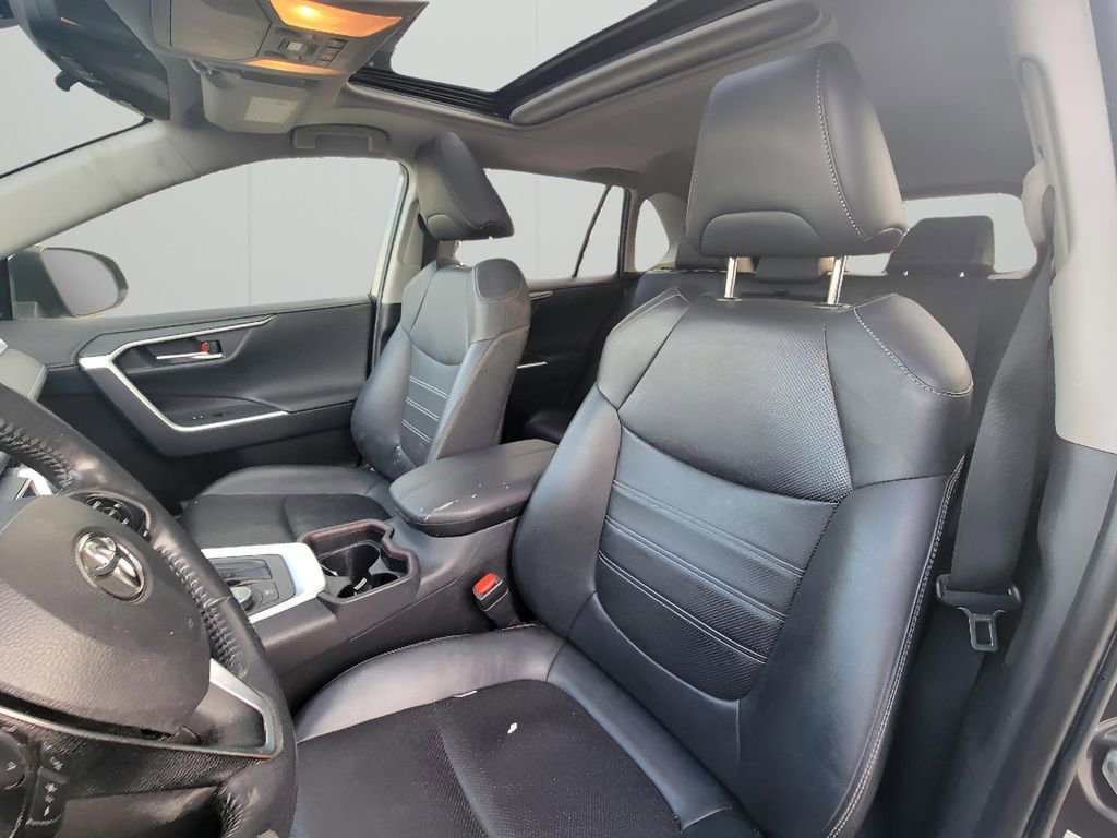 Used 2020 Toyota RAV4 Limited image 11
