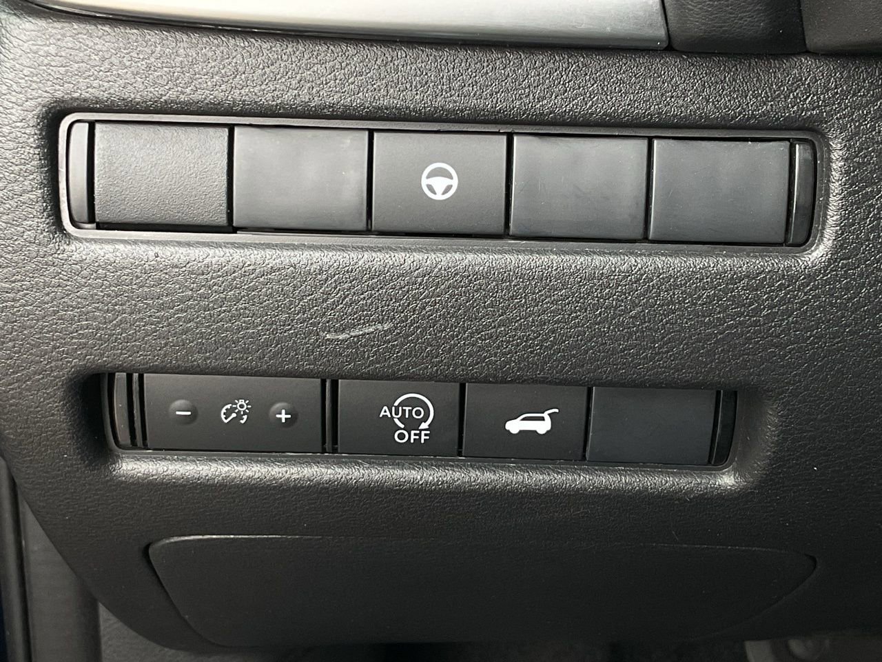 Used 2025 Nissan Rogue SV FWD image 26