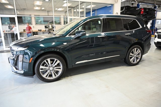 Used 2025 Cadillac XT6 Premium Luxury image 7