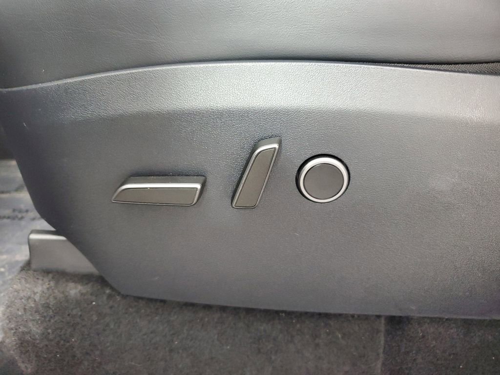 Used 2024 Tesla Model Y Long Range image 29