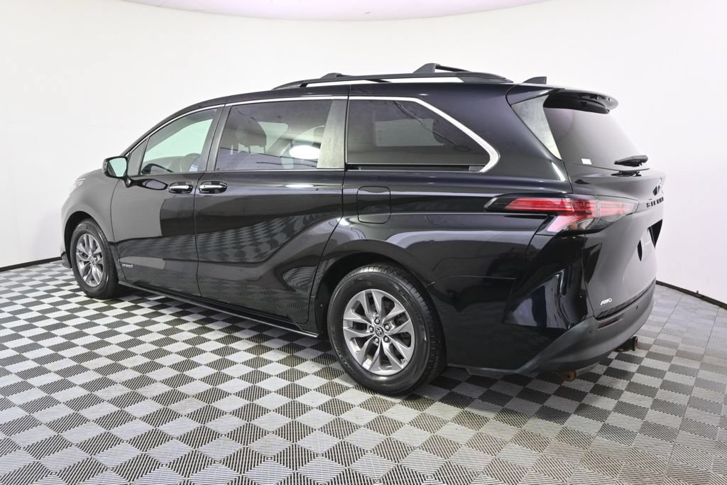 Used 2021 Toyota Sienna XLE w/ XLE Plus Package AWD/4WD image 3