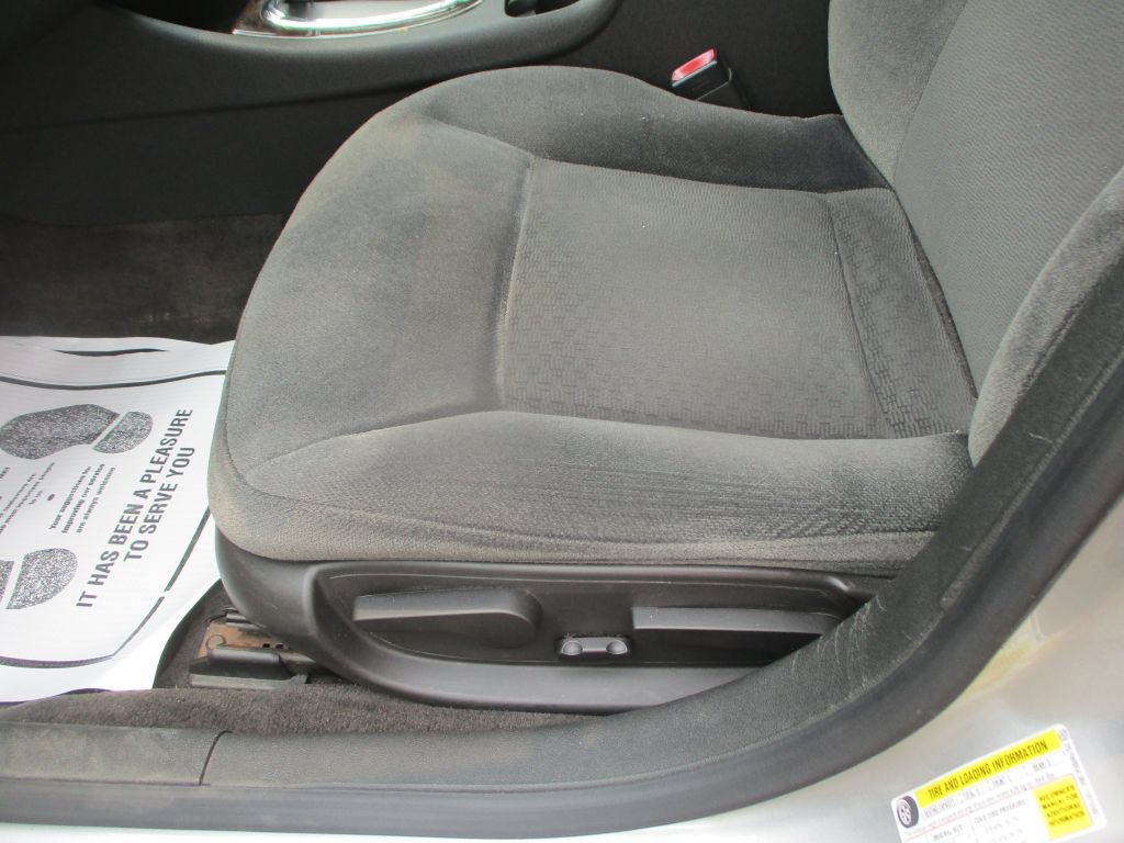 Used 2014 Chevrolet Impala LT w/ LT Sunroof Package FWD image 13
