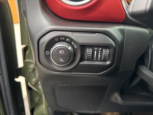 Certified 2022 Jeep Gladiator Rubicon w/ Cold Weather Group image 11