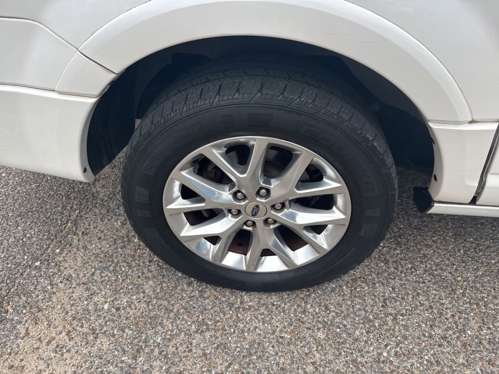 Used 2017 Ford Expedition EL Limited w/ Equipment Group 301A RWD image 16