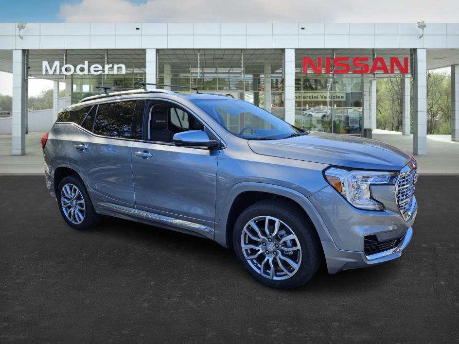 Used 2024 GMC Terrain Denali image 2