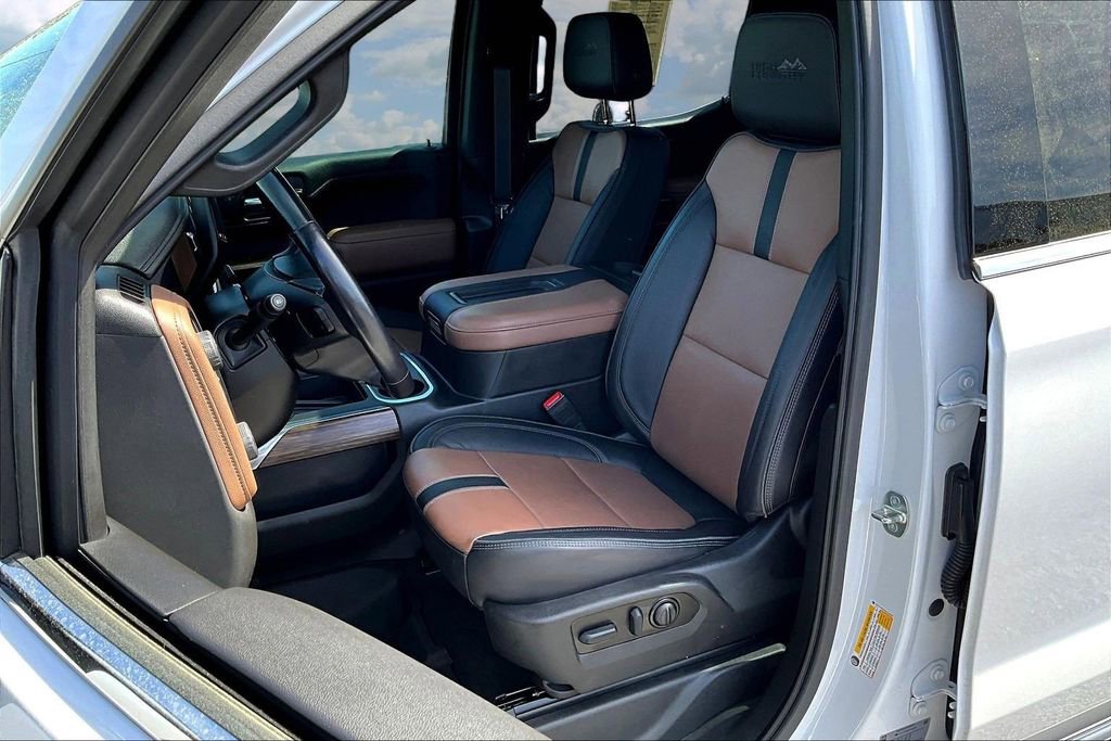 Used 2022 Chevrolet Silverado 1500 High Country w/ Technology Package image 24
