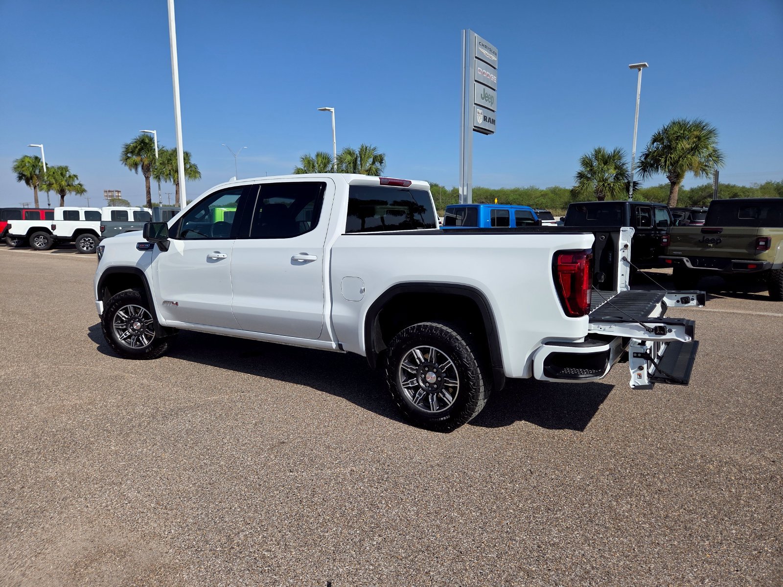 Used 2025 GMC Sierra 1500 AT4 AWD/4WD image 7