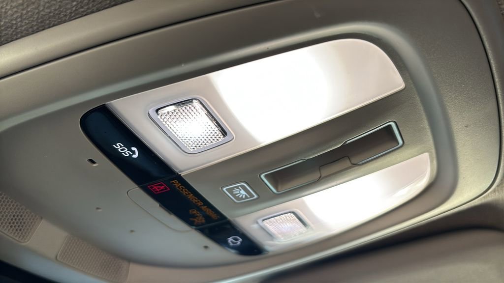 Certified 2024 Volvo XC40 B5 Core image 23