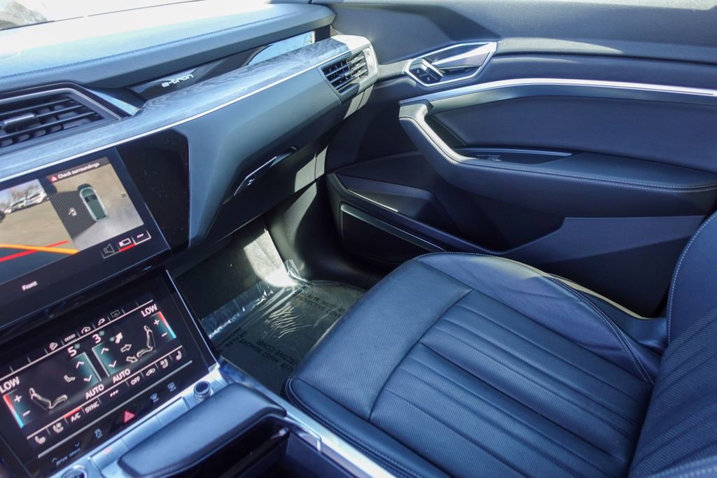 Used 2022 Audi e-tron Premium Plus w/ Premium Plus Package image 18