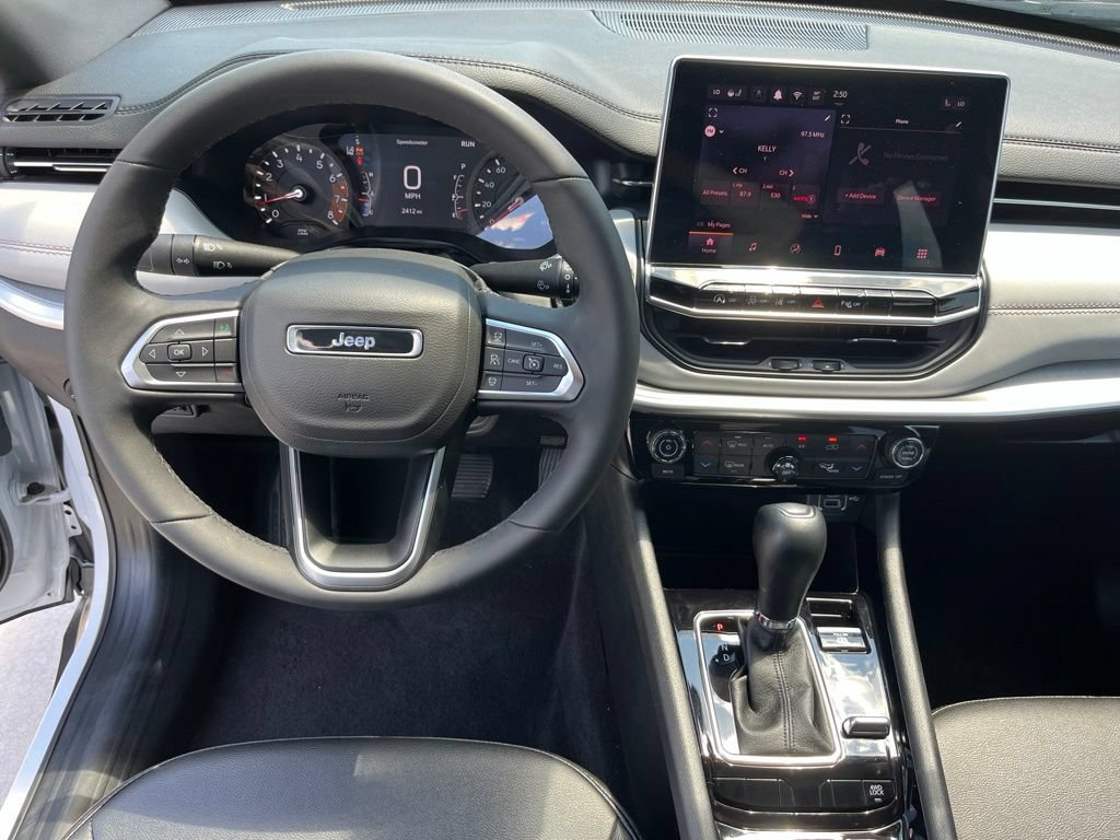 Used 2025 Jeep Compass Limited AWD/4WD image 8